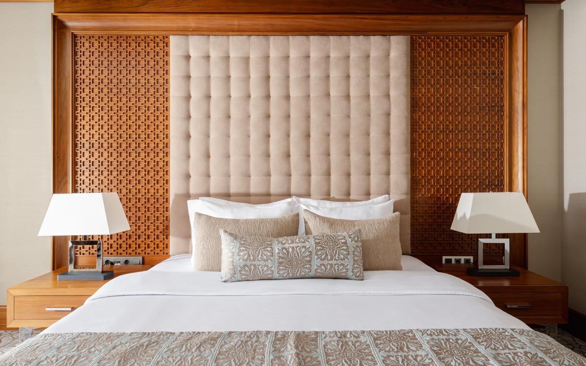 Qalaalti Hotel & Spa Галаалты Экстерьер фото A bed with a headboard