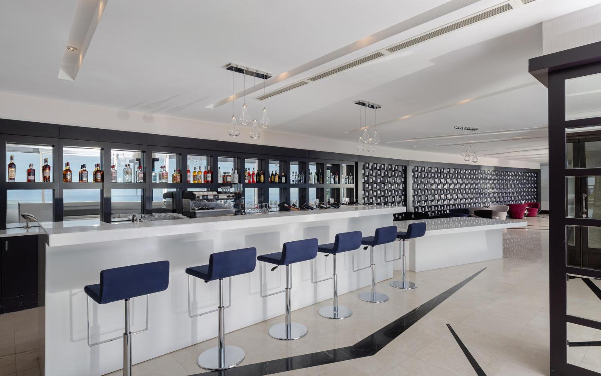 Qalaalti Hotel & Spa Галаалты Экстерьер фото The bar at the lounge