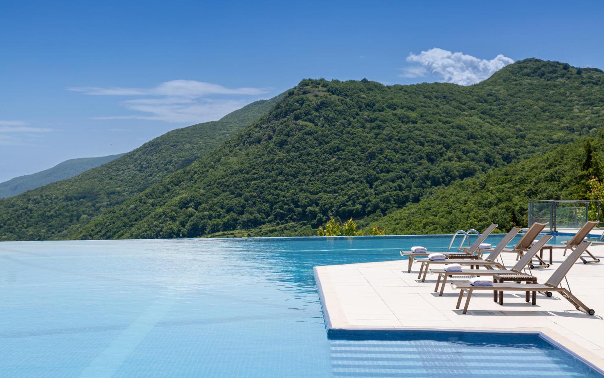Qalaalti Hotel & Spa Галаалты Экстерьер фото Infinity pool at the Four Seasons Resort